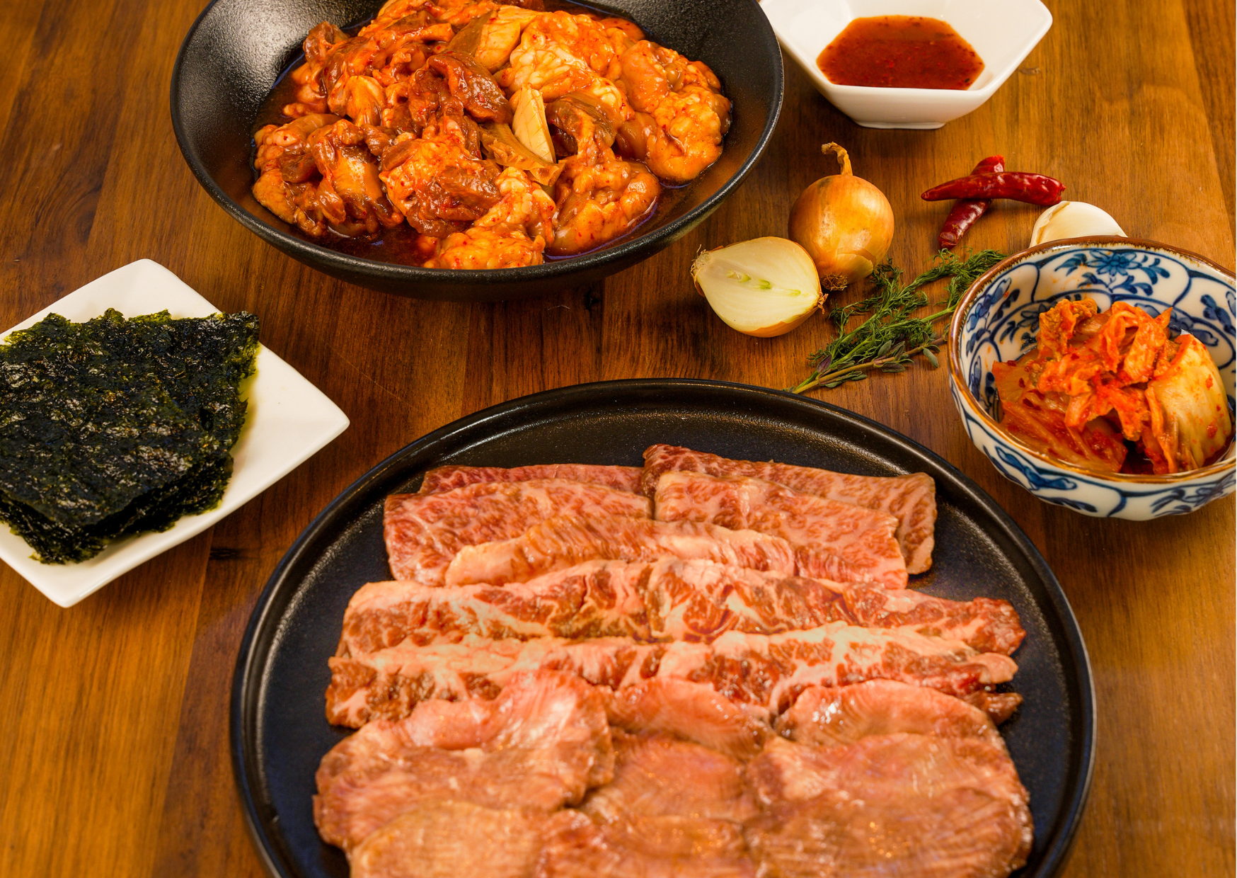 【焼くだけ楽ちん】秘伝タレ漬け焼肉セット（つけタレ付き／4〜5人前）
